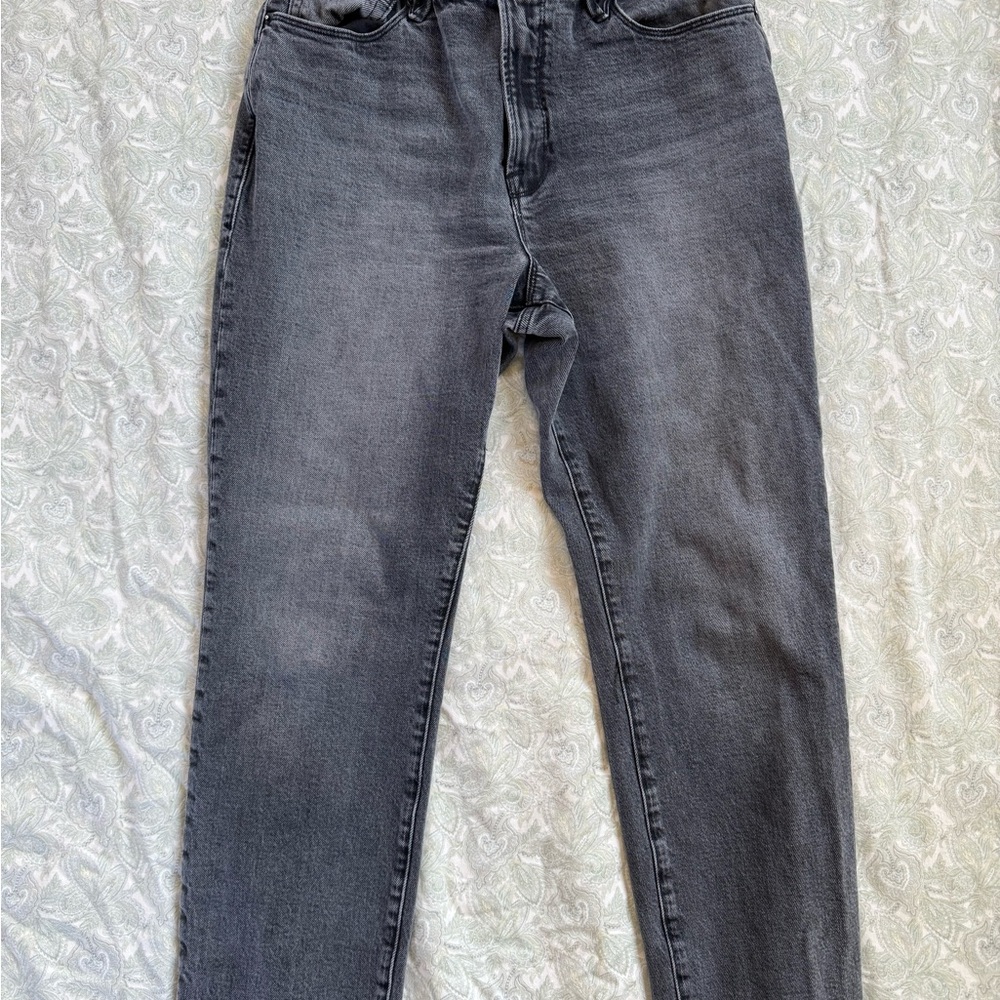 Good American size 8 women’s black cropped jeans